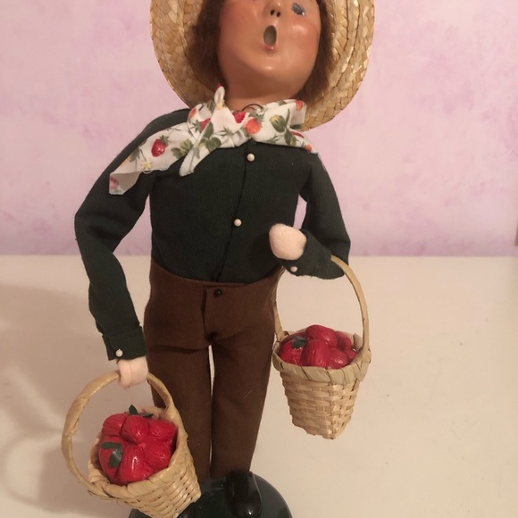 Byers Caroler - Picture 4 of 10